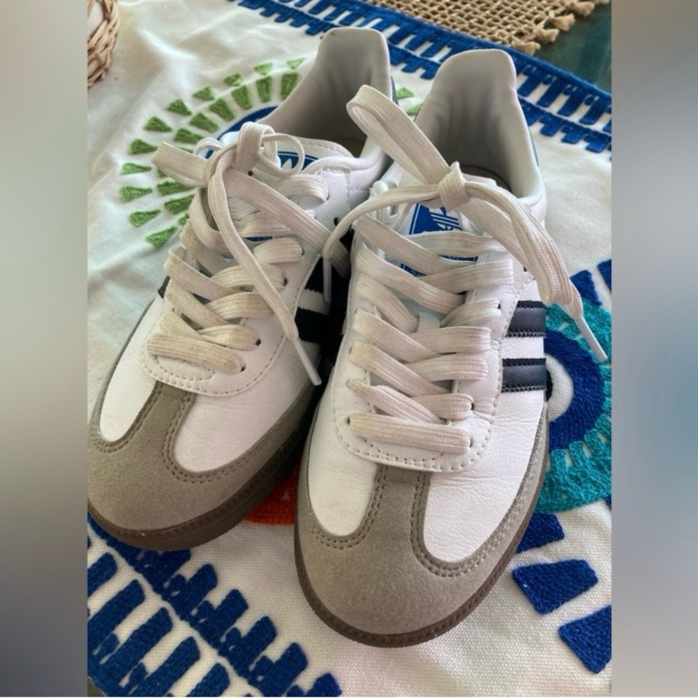 EUC ADIDAS Samba - Vegan - Women’s Sz 5